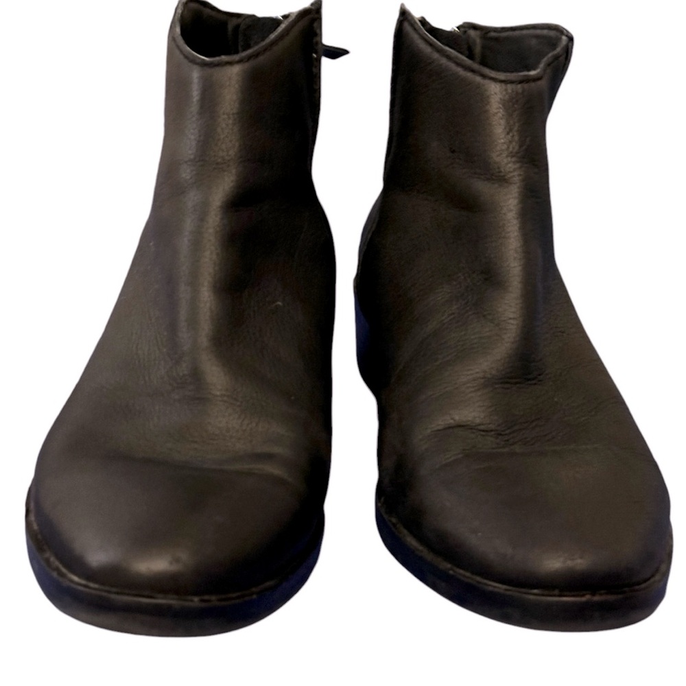 Dolce Vita Tavin black booties in women’s size 8.5. Black pebbled leather